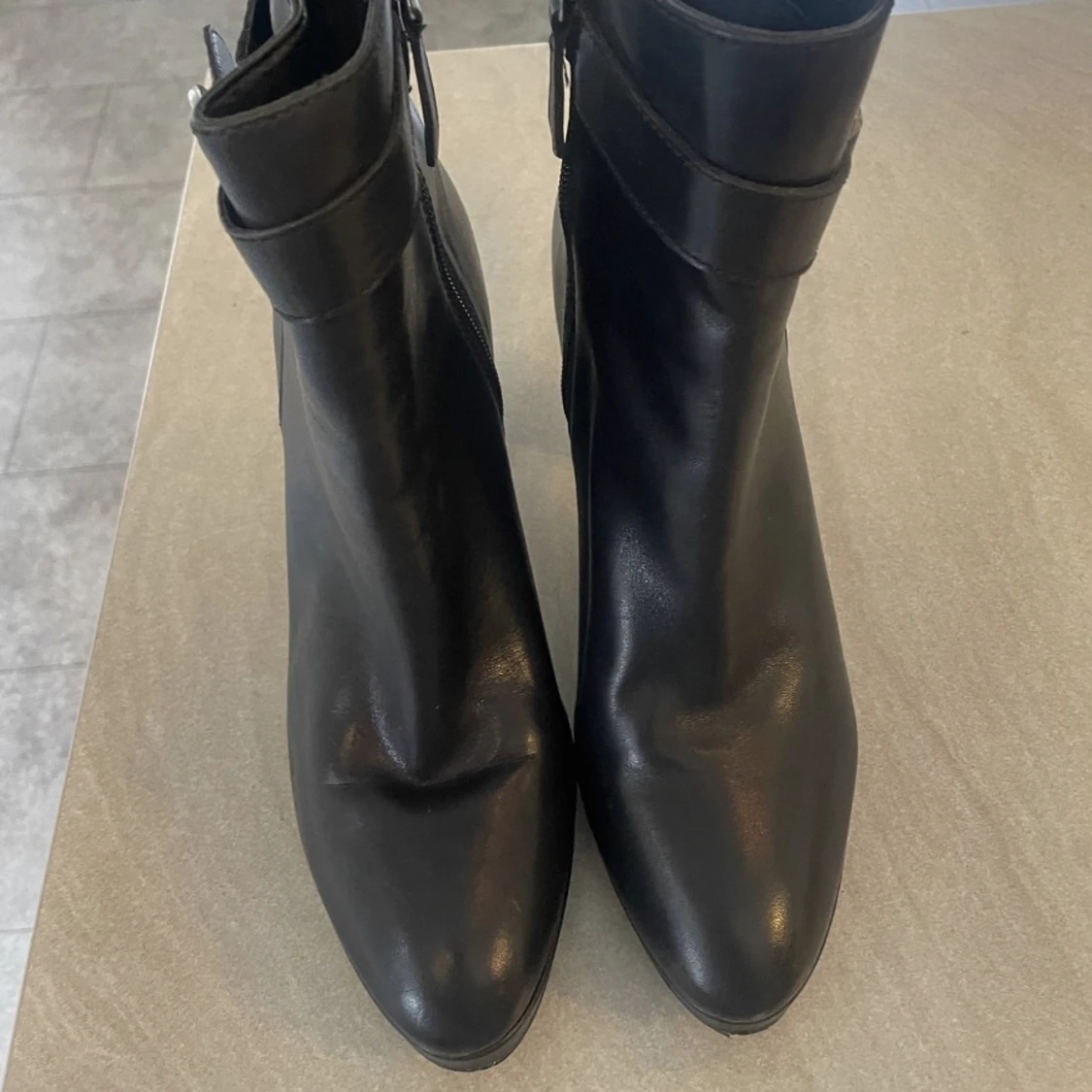 GUESS BOOTS - 90