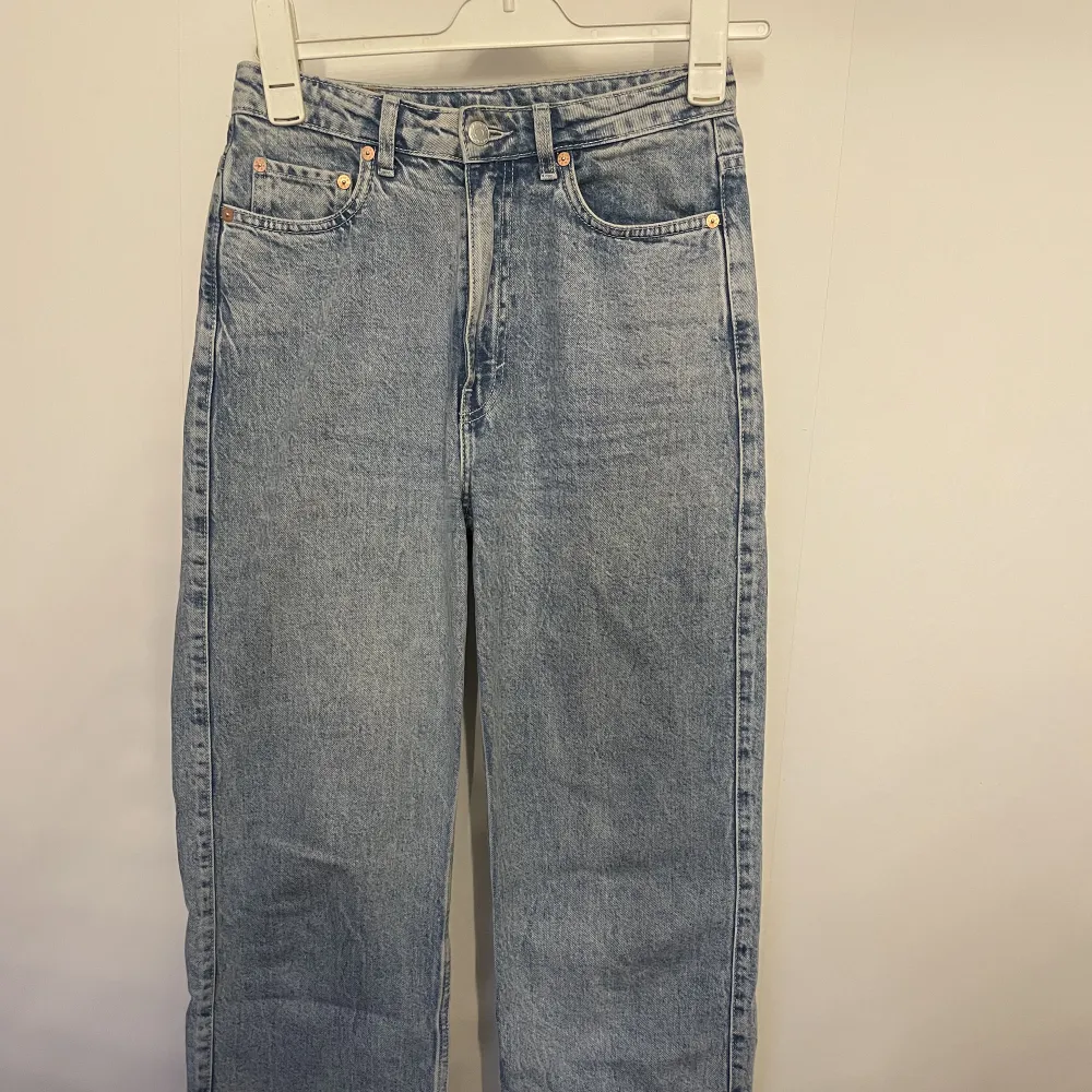 Säljer dessa jeans från weekday eftersom dom inte kommer till användning längre. Modell Rowe i strl W27/L30. Jeans & Byxor.