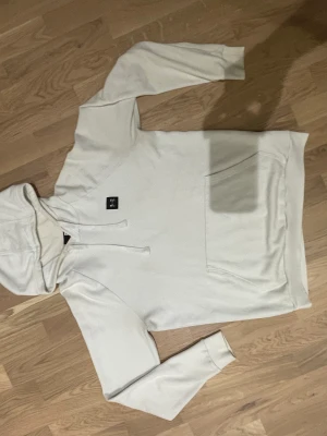 Under Armour college tröja small - Fin tröja från märket Under Amour  Storlek S Vit  Djur och rökfri hem  