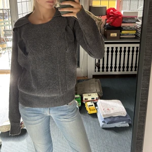 Dagmar tröja - En jätte fin Dagmar tröja som är i väldigt bra skick, jag har inte använt den så mcyket. Perfekt nu till hösten och vintern.
