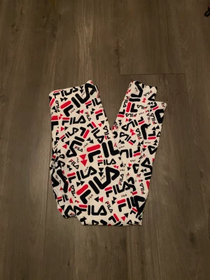 Äkta fila  - Äkta fila byxor i storlek M inte använd mycket 