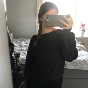 Sweatshirt  - Sweatshirt ifrån Kappahl. Storlek 170 men sitter som en S 💗