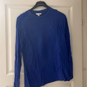 Tröja  - Tröja i mycket gott skick. Aldrig använd 