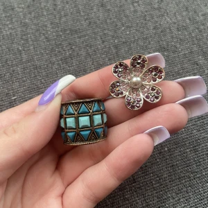 coola ringar  - säljer dessa as coola ringar jag köpt secondhand! bra begagnat skick:) kolla gärna min profil för mer 💓