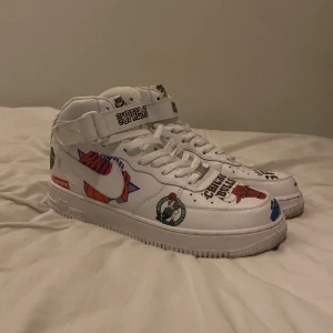 Nike air force 1 mid Supreme nba - Endast använd en gång box finns storlek 43 priset är inte fast i stål