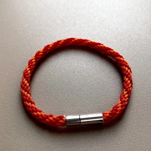 Armband  - Armband med rostfritt spänne!  Stolek kan anpassas efter förfrågan 