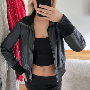 Skinnjacka  - Skinnjacka från HM stl 34 💗