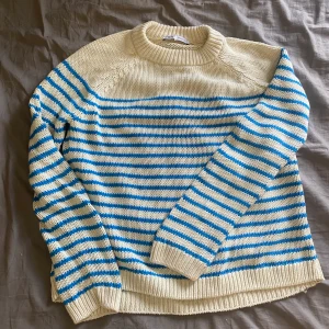 Stickad zara - Perfekt stickad tröja nu till hösten. Stickad tröja från zara som inte kommer till användning ☺️