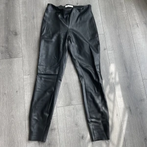 Skinnleggings - Svarta skinnleggings från Vila