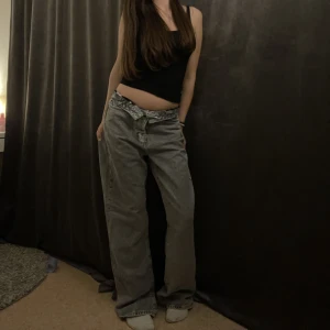 Grå baggy jeans - Grå jeans ifrån karve, carlings💞 storlek 32/M?  Säljer pga att de är för stora