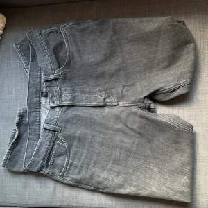 Weekday jeans i modellen Space Skick 8,5/10 Pris kan diskuteras och köparen står för frakt