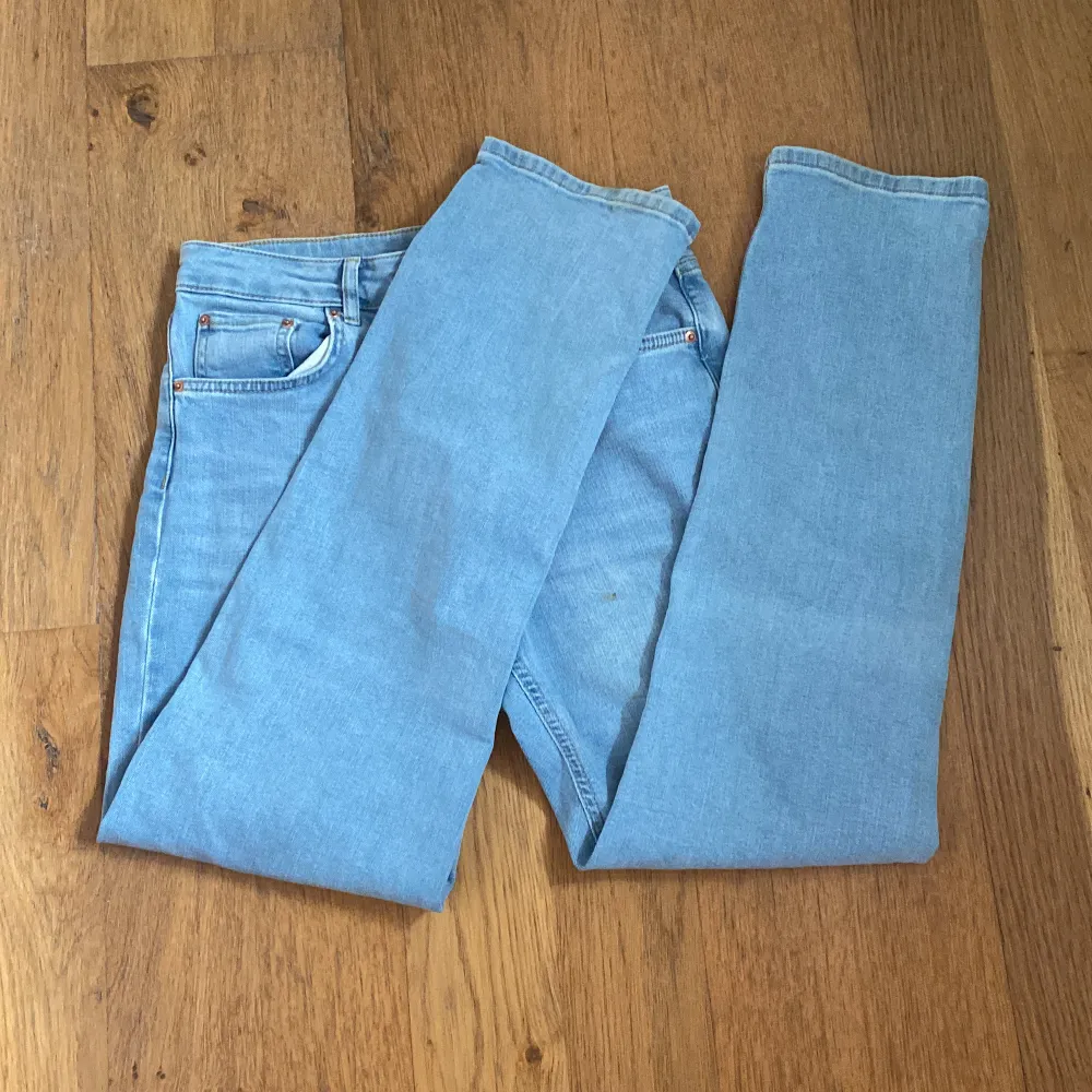 Svin snygga Gina jeans i storlek 36. Nästan helt oanvända❤️. Jeans & Byxor.