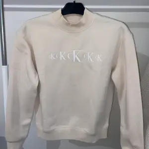 Calvin Klein tröja i strl M Aldrig använd, lappen är kvar 800kr