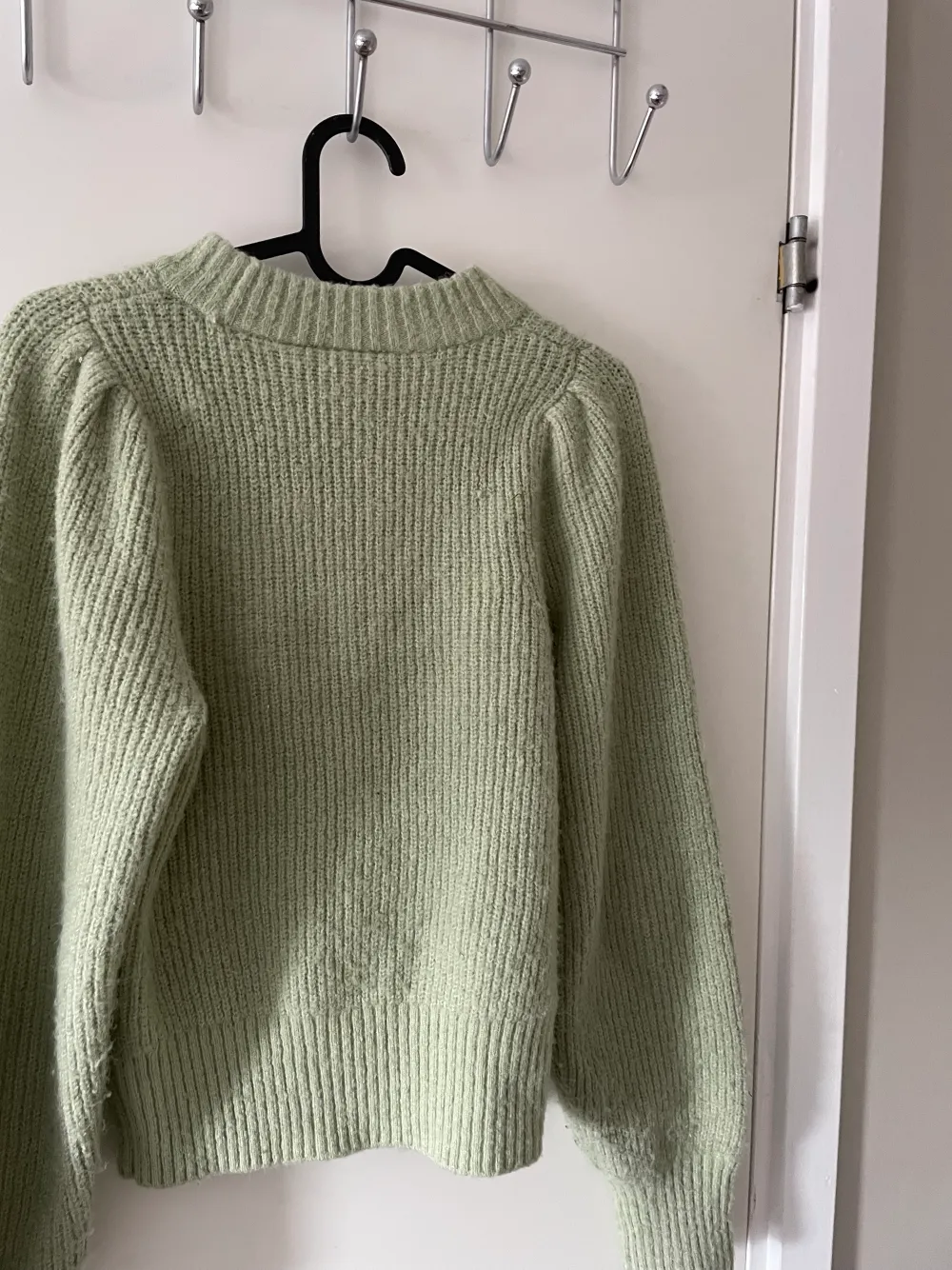 Mint grön stickad tröja från Monki💚 I storlek: XS Väl använd men annars bra skick💚. Stickat.