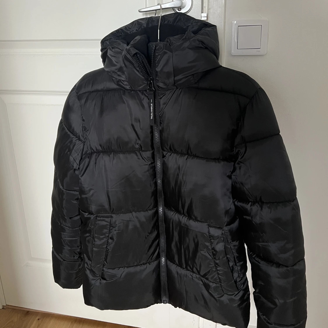 Svart dunjacka/vinterjacka