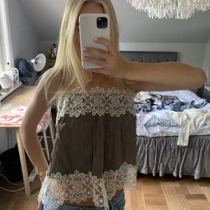 spetslinne  - sötaste linnet med spetsdetaljer, strl s, 100kr💞💞