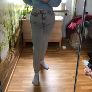 Gina Tricot jeans gråvita 