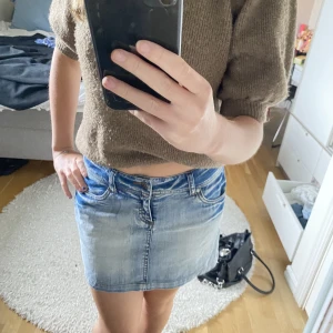 Vintage minikjol  - Säljer min jätte fina vintage kjol som jag köpt second hand då jag inte får någon användning av den 💞 Storlek S men passar en Xs