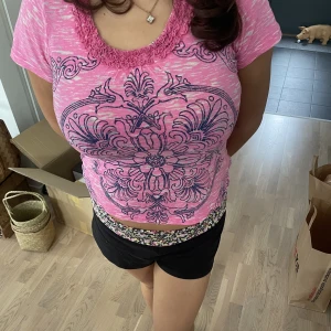 T shirt  - Rosa t shirt i fint skick