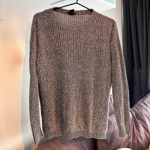 Stickad tröja - Stickad tröja från Forever 21 i S. Inga defekter förekommer. Väldigt snygg till vardags eller när man nu känner för att ha den. 🩵🩵😍