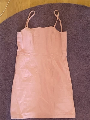 Rosa cutie kläder - Jag säljer min söt rosa kläder för 50 kr för att det är för liten för mig! Det passar för sommaren en party eller bara promenera på staden!