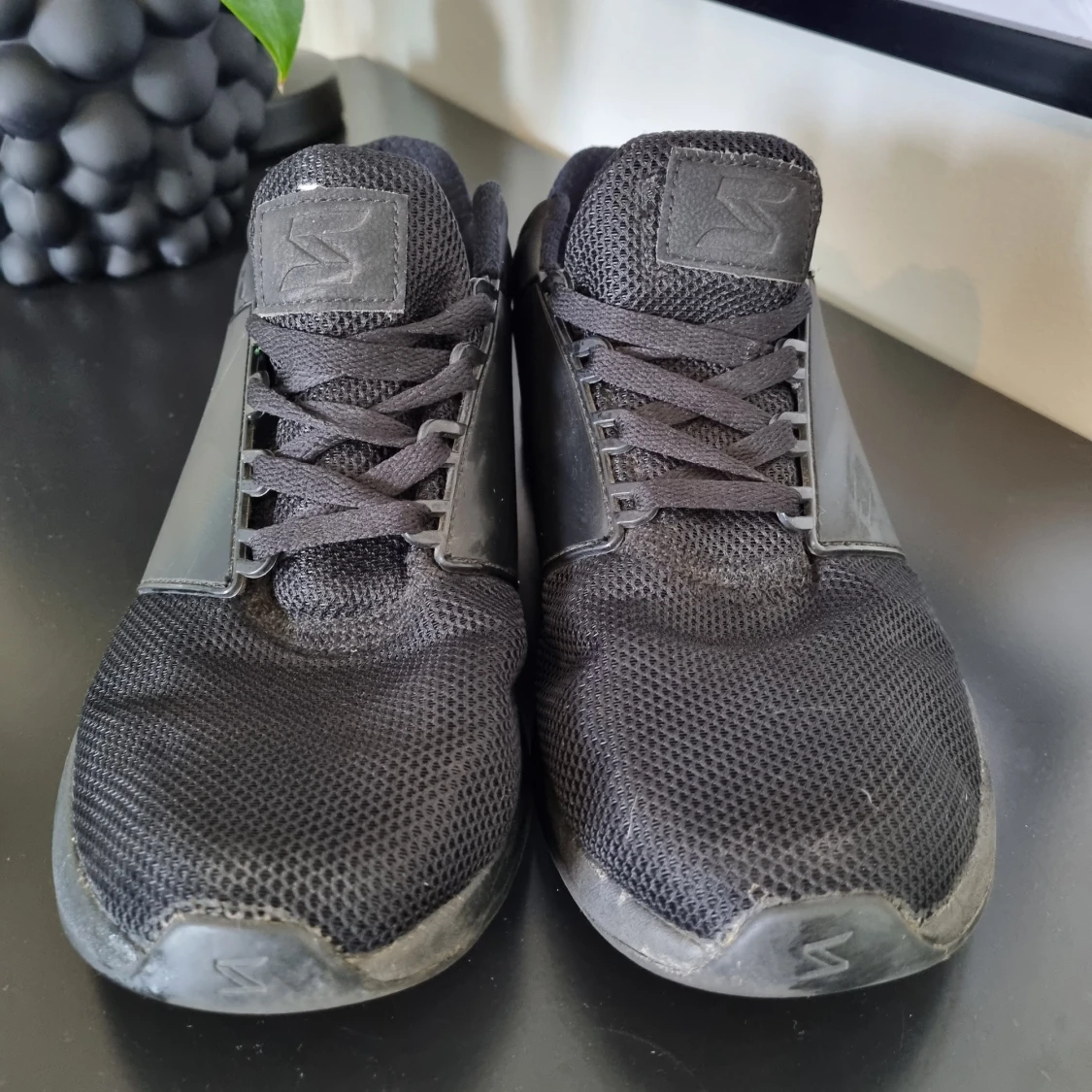 Svarta sneakers