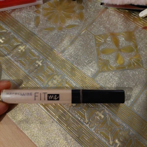 concealer - Ny, från HM  Jag köpte fel färg. Det är NUMMER 15. 