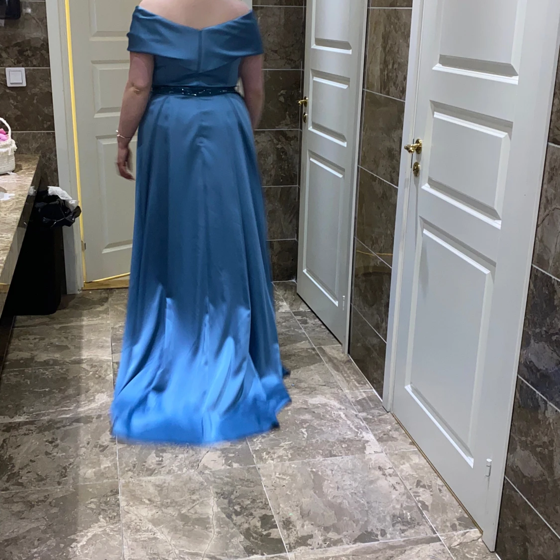 Festklänning med slits  - 91