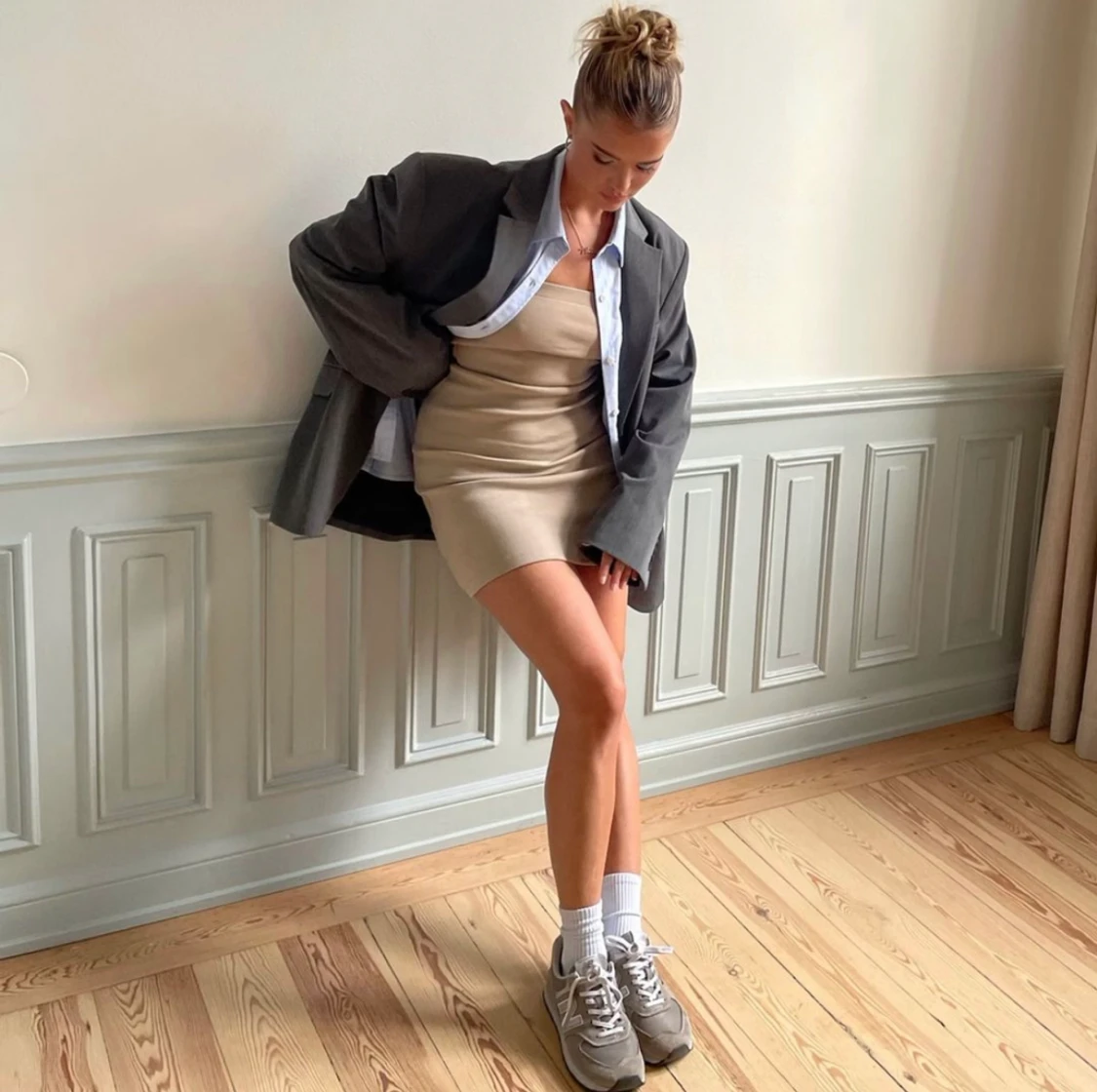 Djerf Avenue Dress Medium - 90