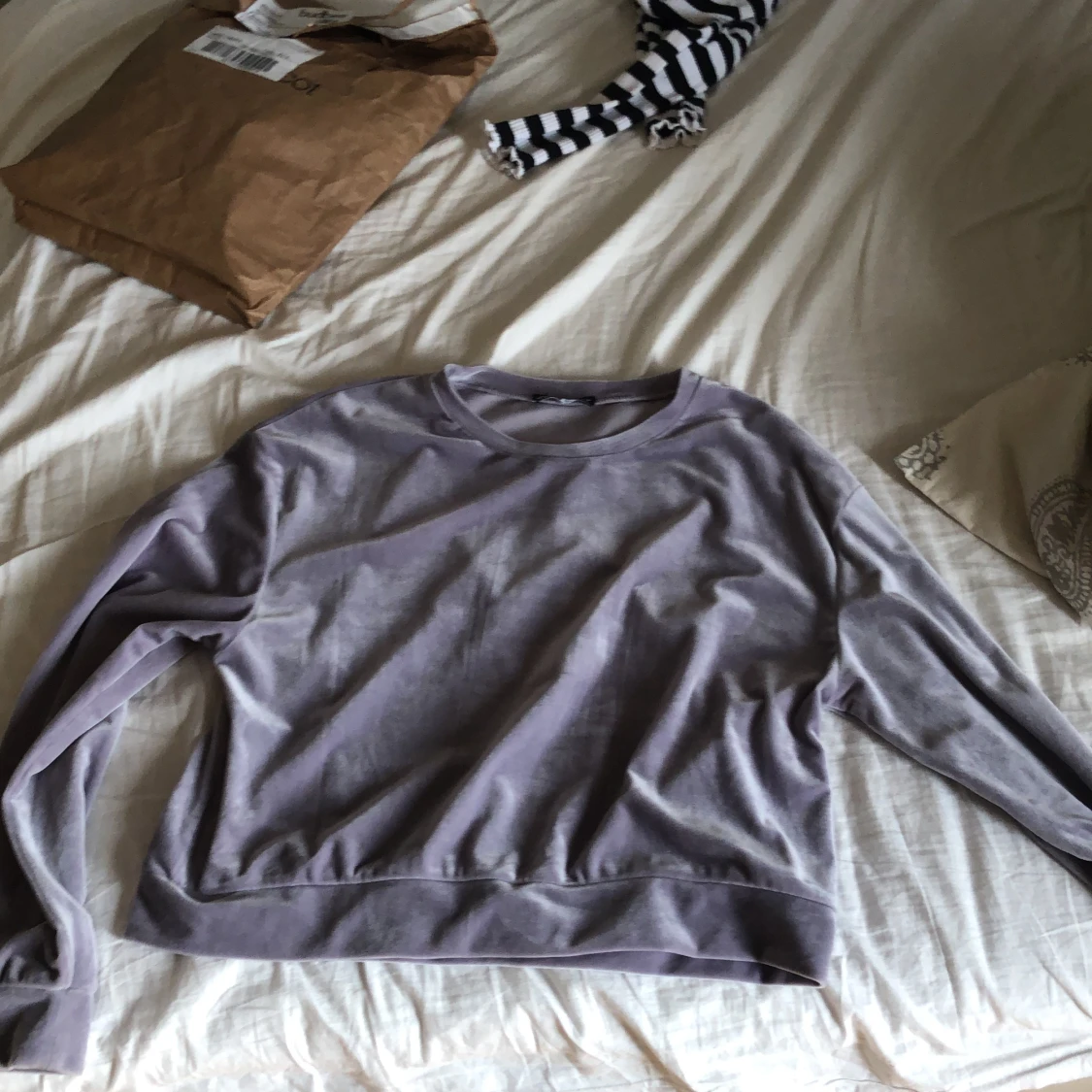 Gosig grå/lila tröja