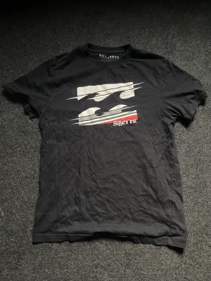 Billabong T-Shirt - Billabong T-Shirt i S Sitter tight