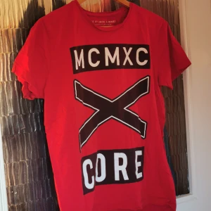 T-shirt - T-shirt med tryck, i fint skick.