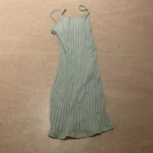  stretching klänning - Är ganska kort men töjer tidig när man har på den 