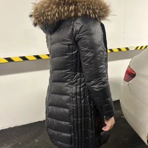 Saki vinterjacka  - Svart vinterjacka från Saki i storlek 36, jätte fint skick, inga märken eller något.