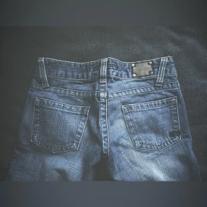 Jeans  - Säljer ett par oanvända jeans då jag beställde fel storlek! Köptes för 1100kr 