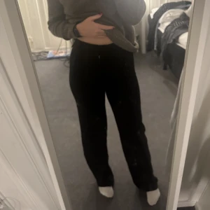 Kostymbyxor från HM - kostymbyxor ifrån hm. En del använda men i fint skick. storlek 32. Säljer då de är för små för mig. 