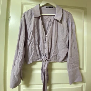 Blus - Lila blus från zara, storlek s