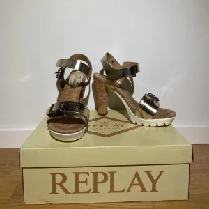 Vintage klackar - Säljer dessa vintage klackar från Replay (storlek 38). Dem är i väldigt fint skick.