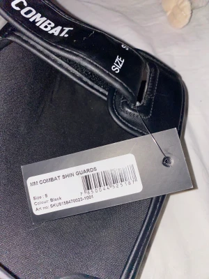 Benskydd till boxning - Benskydd från combat, stl S.  Köpte för 500, aldrig använda