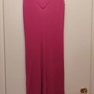 Summer dress.  - Nicest fucsia color. Summer dress casual or not  in good condition. 