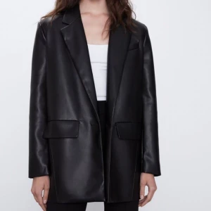 Zara Blazer   - Från Zara. oanvänd 