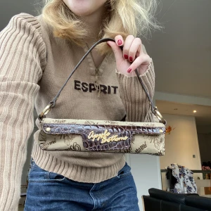 Y2k väska❤️‍🔥 - Jättefint skick!🙌🙌 Väldigt tidigt 2000-tal!💓