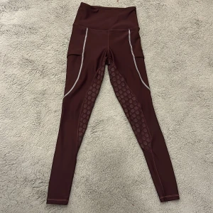 Mayadelorez ridbyxor  - Har bara använt 3gånger. De ser helt nya ut och är super sköna