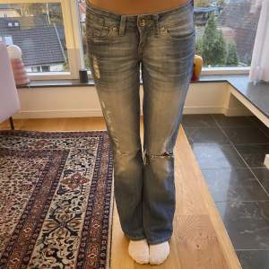Otroligt snygga lågmidjade bootcut jeans!💗kom privata för måtten!