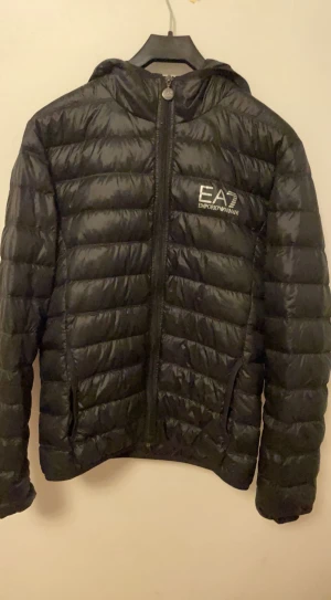 EA7 jacka  - EA7 jacka till salu 