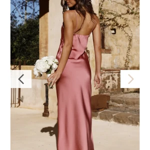 Balklänning  - Jättefin helt oanvänd balklänning, säljer då jag hittat en annan. Nypris 1200kr då man fick betala tull. Säljer för 800kr