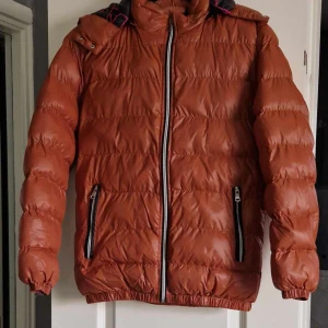 Super Snygg Och Fräck jacka  - Perfekt Nu Till hösten och vintern med en varm go tröja under 