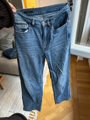 Jeans - Raka Calvin klein jeans i modellen wide. Storlek 25/30.
