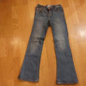 Fina skippy Flare jeans från lager 157. Finst skick.