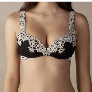 Intimissmi bh  - Säljer min såklart helt oanvända intimissmi bh eftersom jag köpte fel modell och storlek hir jag nu lyckades! Storleken är 75b. Köpte för 450 säljer för 280? ❤️